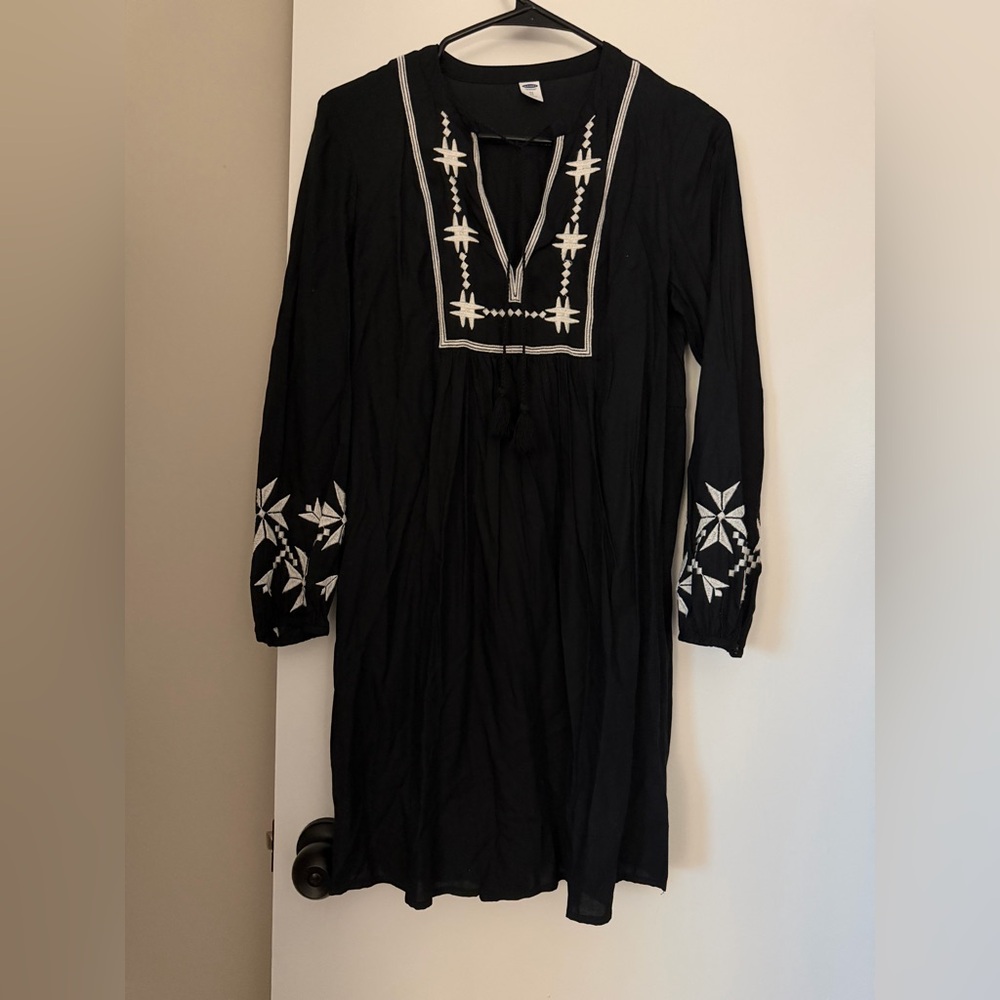 Old Navy Black Long-Sleeve Embroidered Tunic Dress